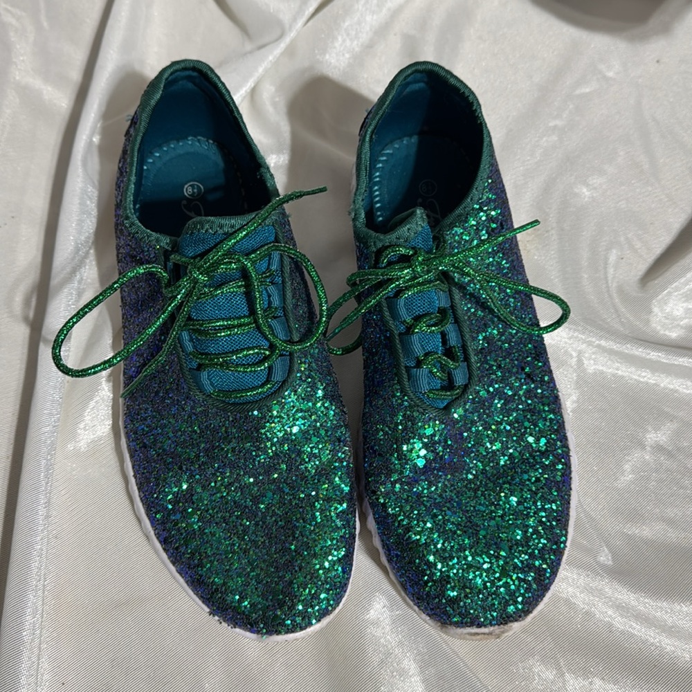 EUC Green Sparkles Tennis Shoes by Forever, Sz 8-8.5 Narrow